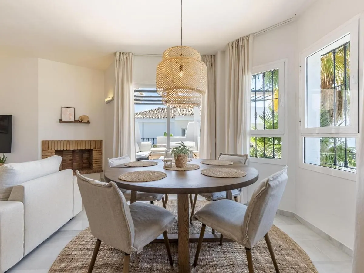 Los Naranjos Beautiful 1 Bedroom Penthouse Marbella Apartment