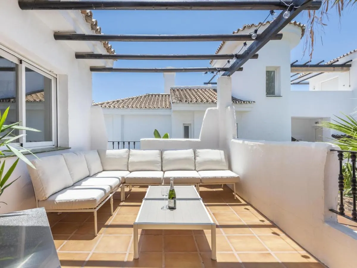 Los Naranjos Beautiful 1 Bedroom Penthouse Marbella Apartment
